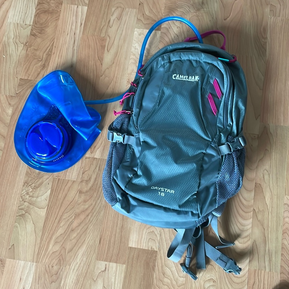Camelbak Daystar 18 2L Hydration Grey Fuschia Backpack